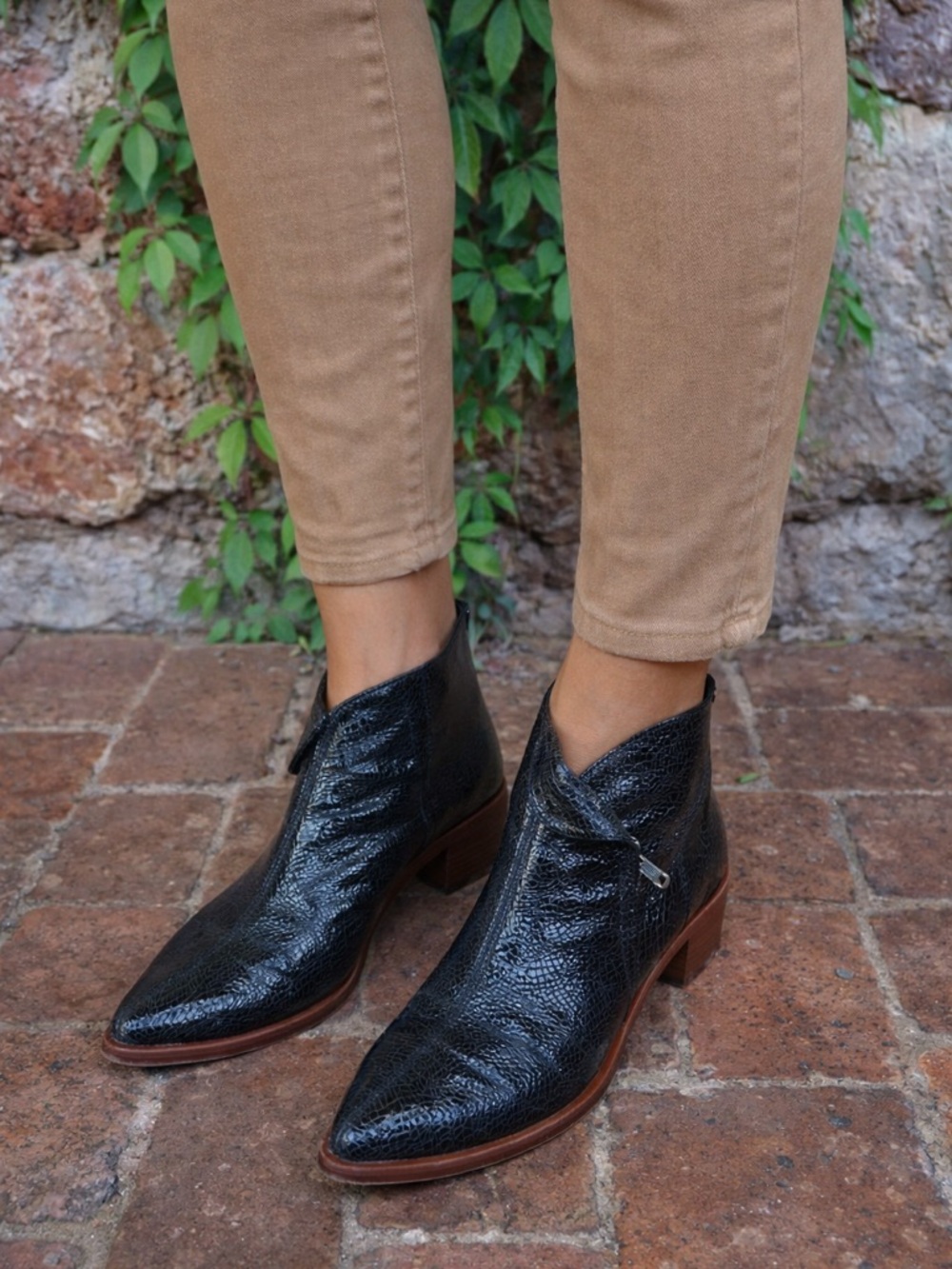 VC SIGNATURE BY VINCE CAMUTO Crackled Black Leather Ankle Boots, 8.5